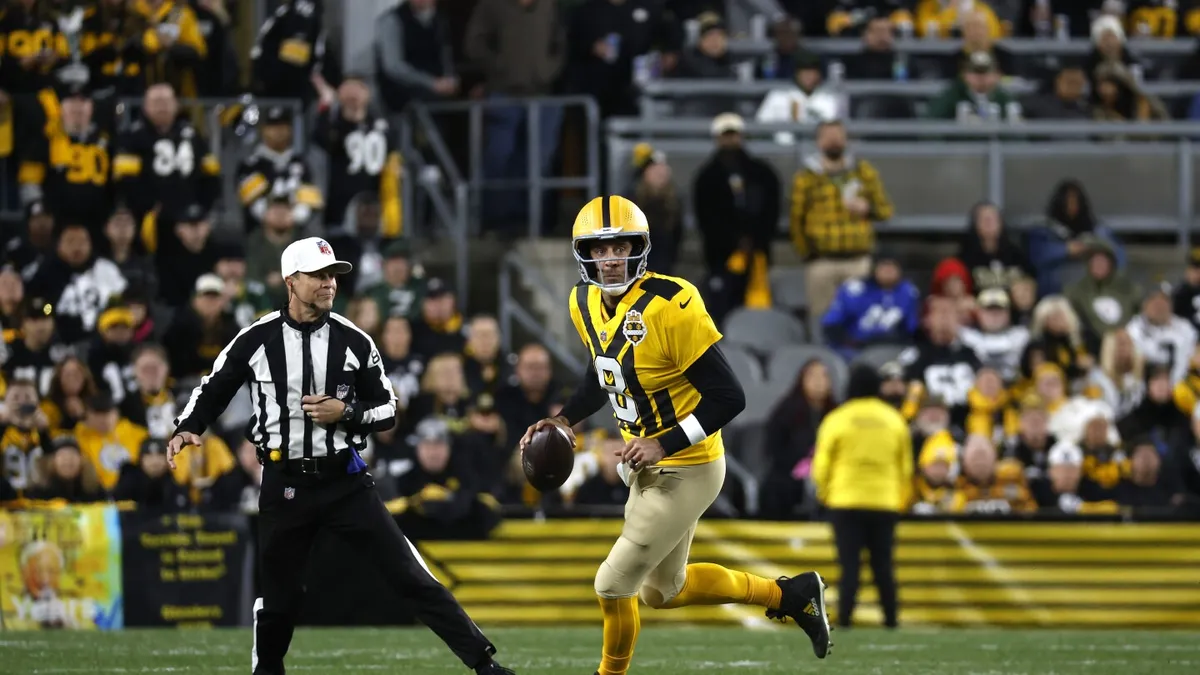 Aaron Rodgers Faces Packers Fans in Thrilling Showdown: A Night to Remember