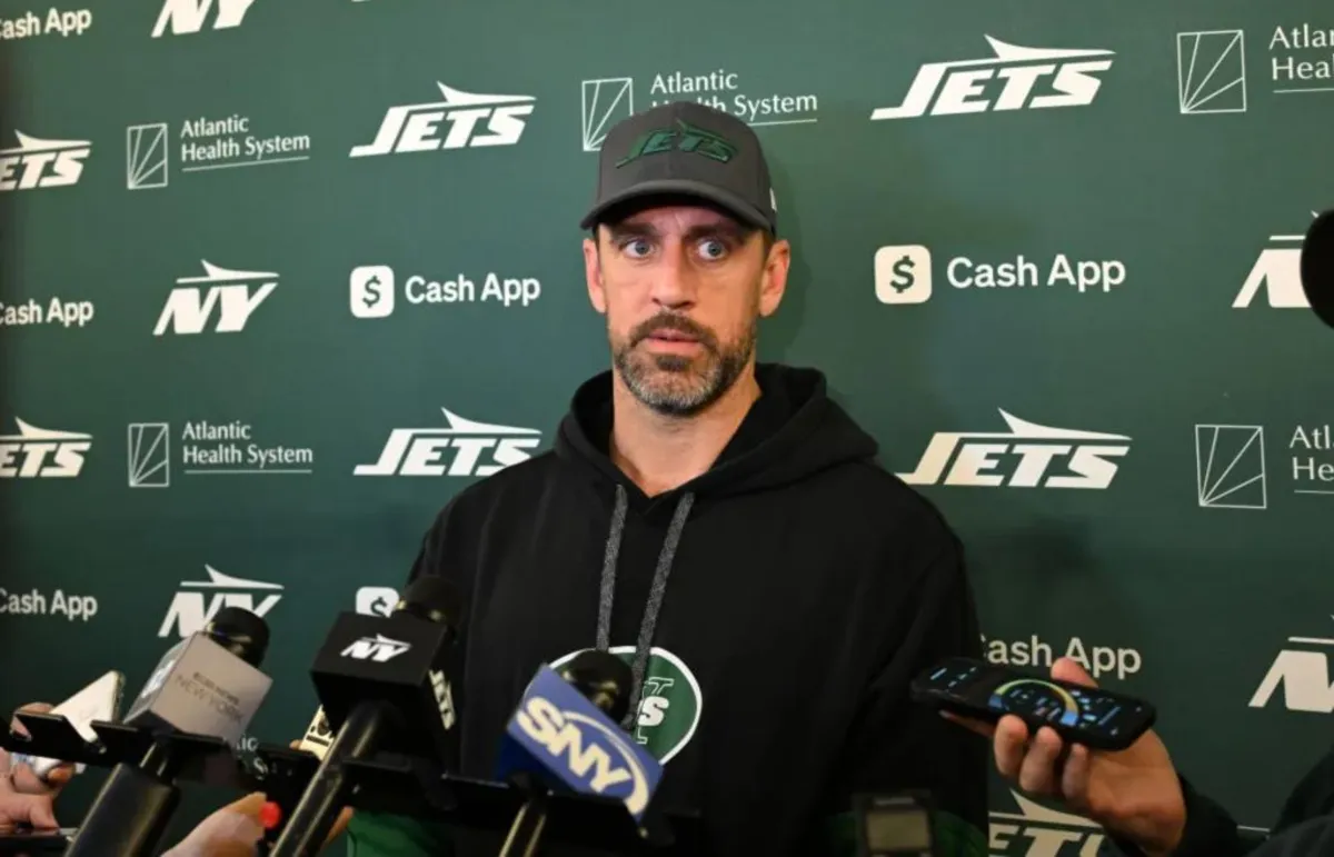 Aaron Rodgers Takes on a New Challenge: Wearing No. 8 with the Steelers