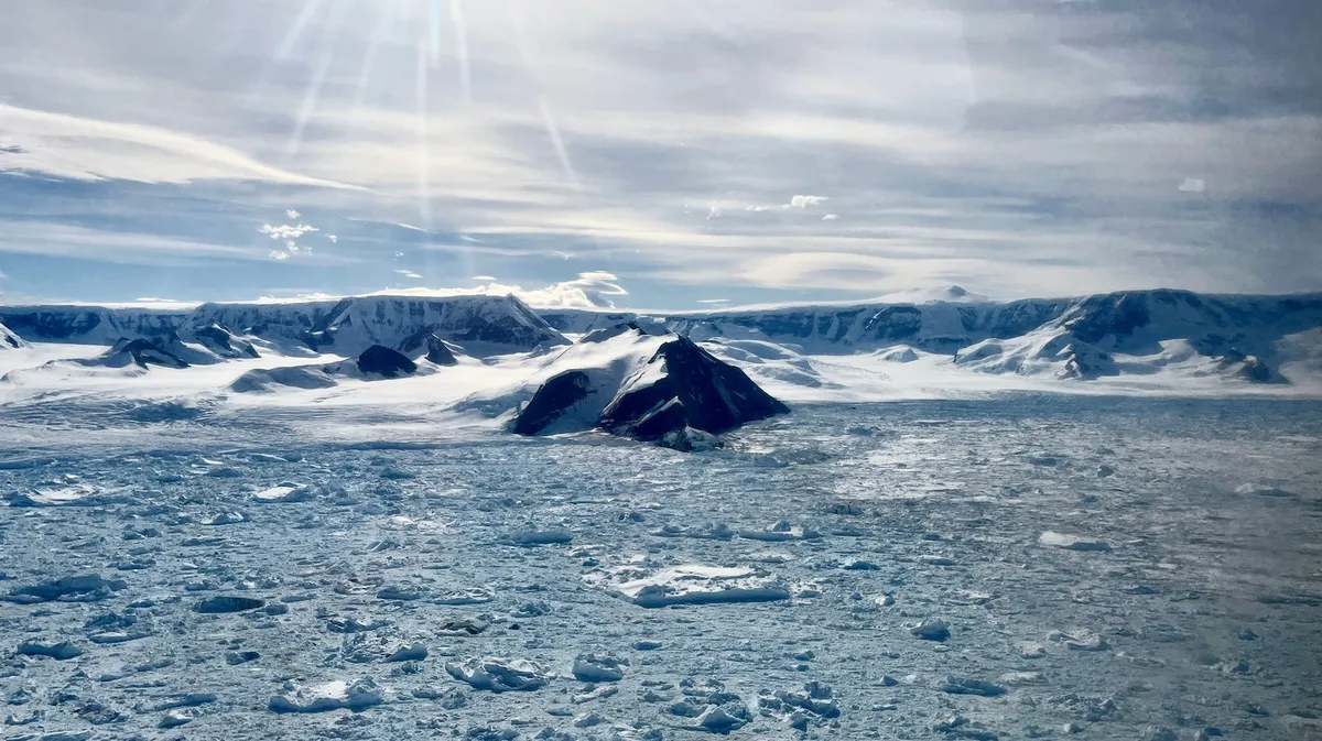 Antarctic Glacier Retreats at Unprecedented Rate: New Research Shocks Scientists