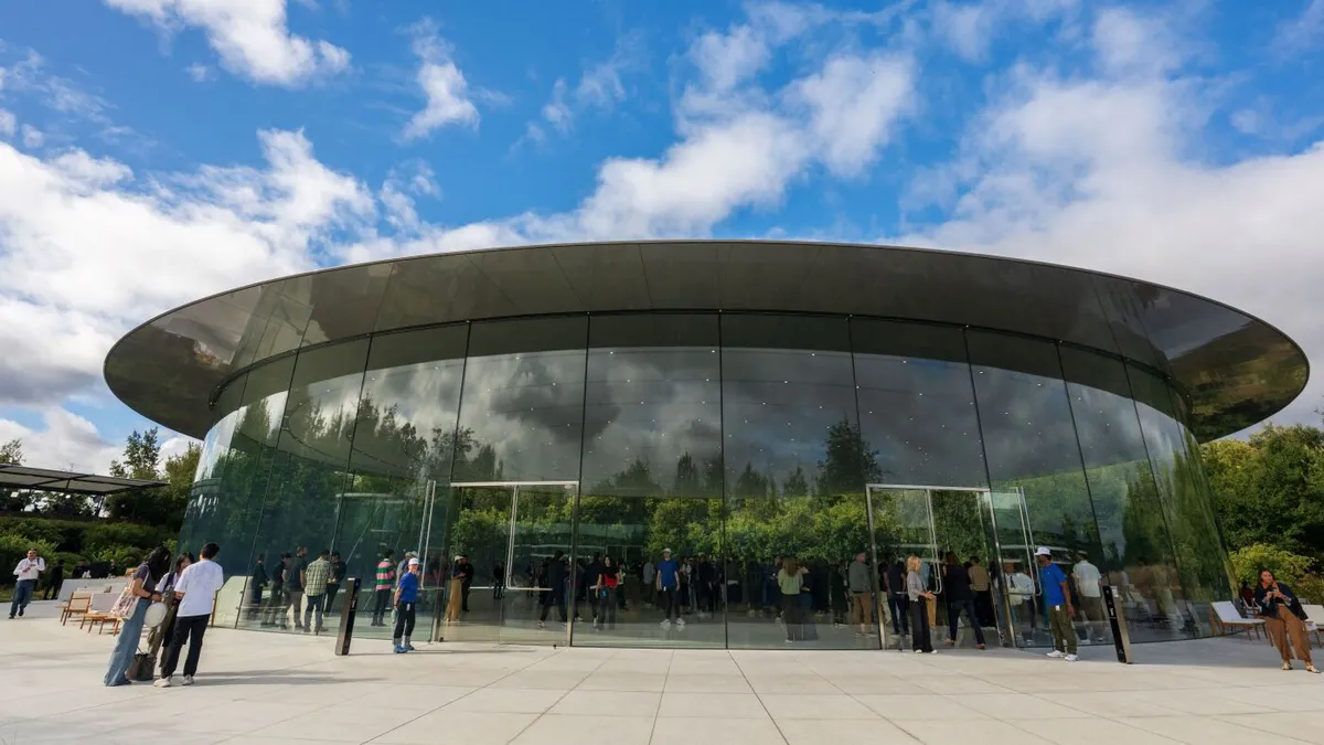 Apple and Google Remove ICE Alert Apps Amid Controversy