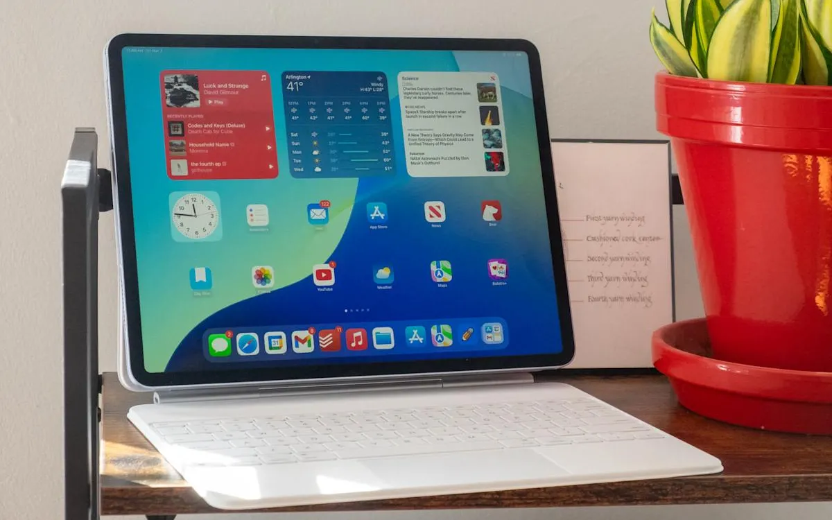 Apple Set to Revolutionize iPad Air and MacBook Air with OLED Displays