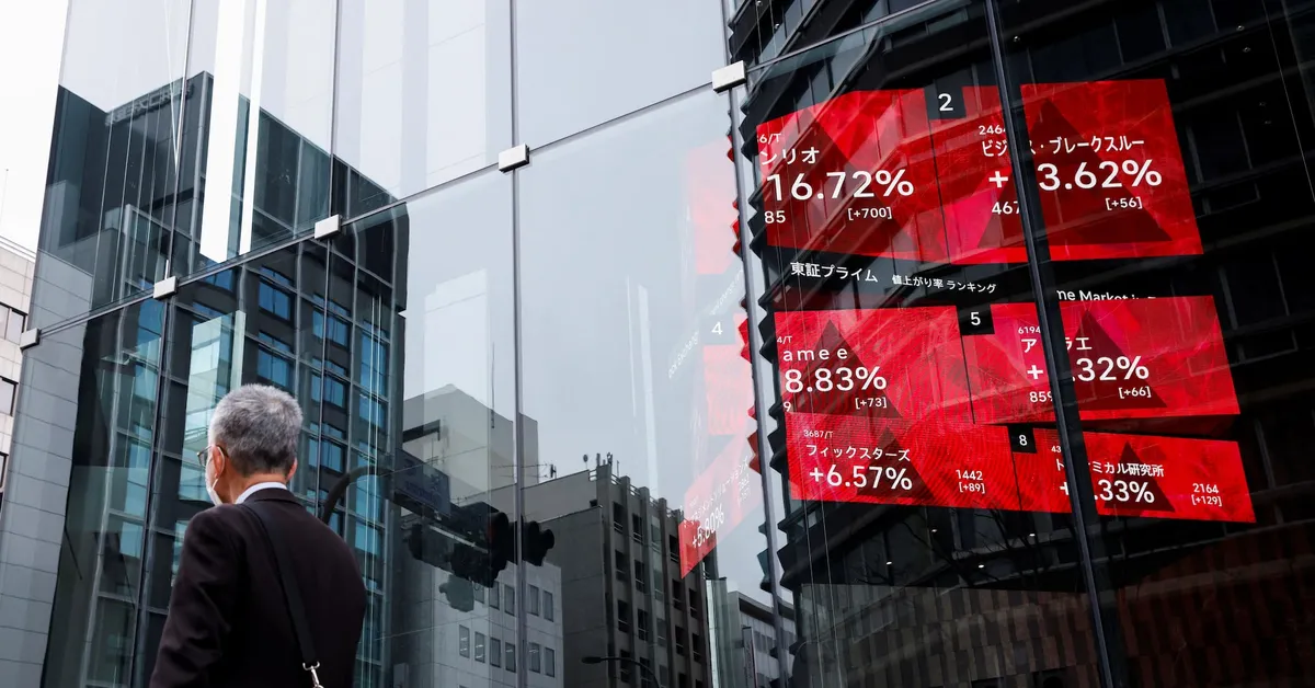 Asian Stocks Climb as Nvidia Hits $4 Trillion Valuation Amid Tariff Turbulence