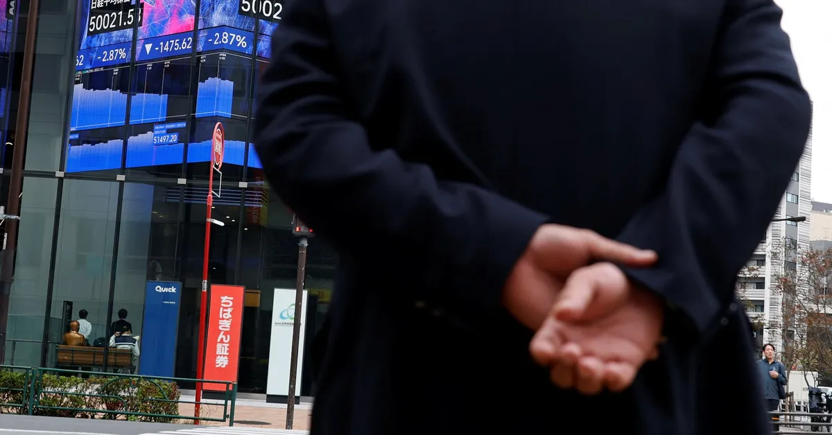 Asian Stocks Plummet as Market Volatility Hits New Highs