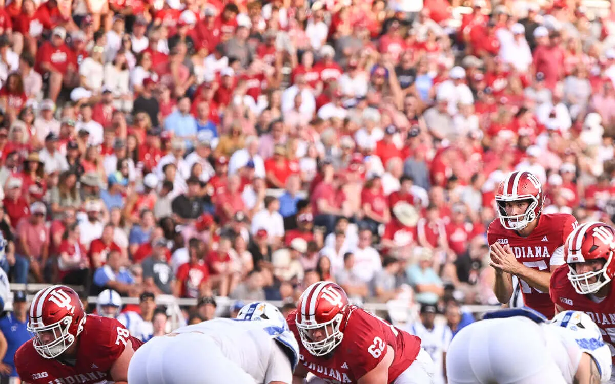 Big Ten Showdown: Illinois and Indiana Clash in Historic Top-20 Matchup