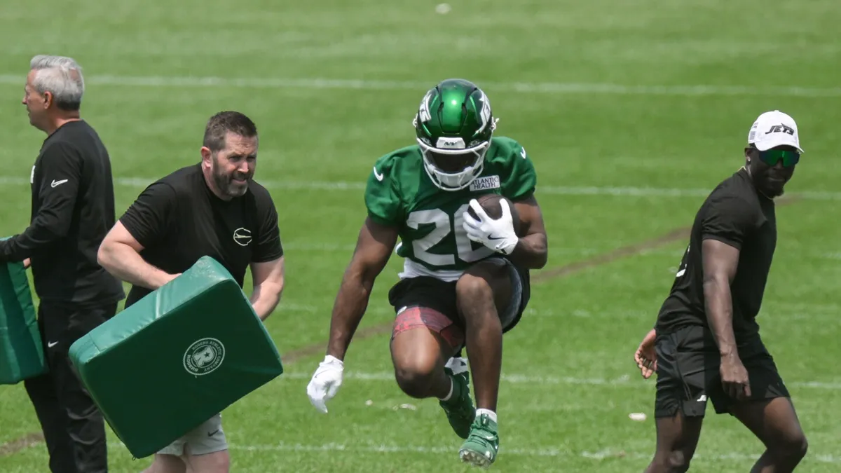 Breece Hall Addresses Trade Rumors: Ready to Prove His Worth with the Jets