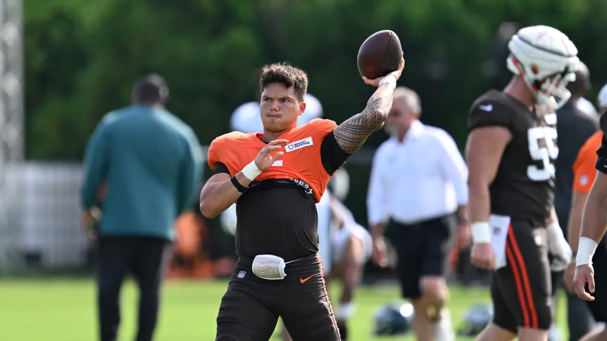 Browns Rookie Quarterback Dillon Gabriel Takes Center Stage Against Eagles