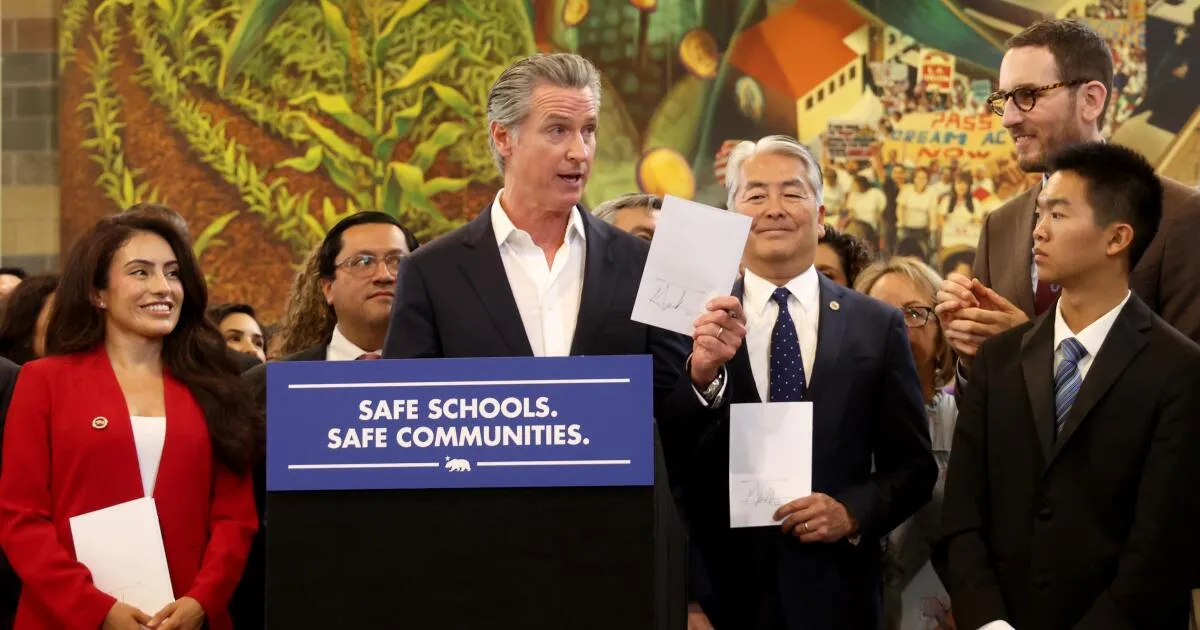 California Governor Signs Controversial Bills to Protect Immigrants from Federal Raids