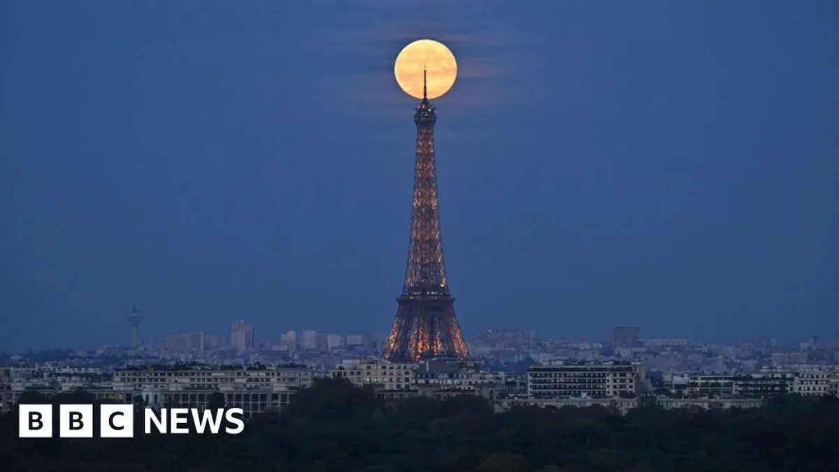 Catch the Spectacular Hunter's Supermoon: A Celestial Wonder