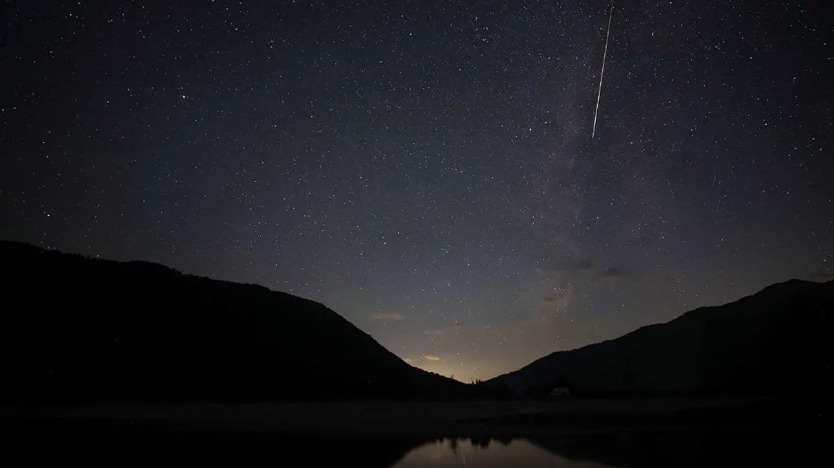 Catch the Spectacular Meteor Showers: Alpha Capricornids and Southern Delta Aquariids Peak This Week!