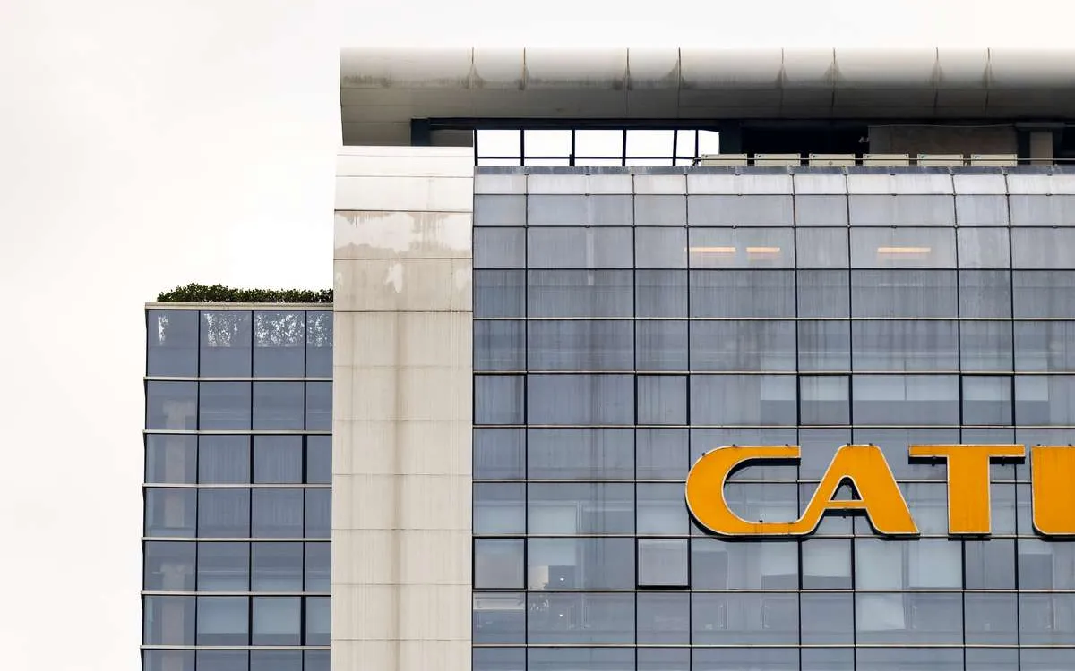 CATL Shares Surge 16% in Record-Breaking Hong Kong Debut