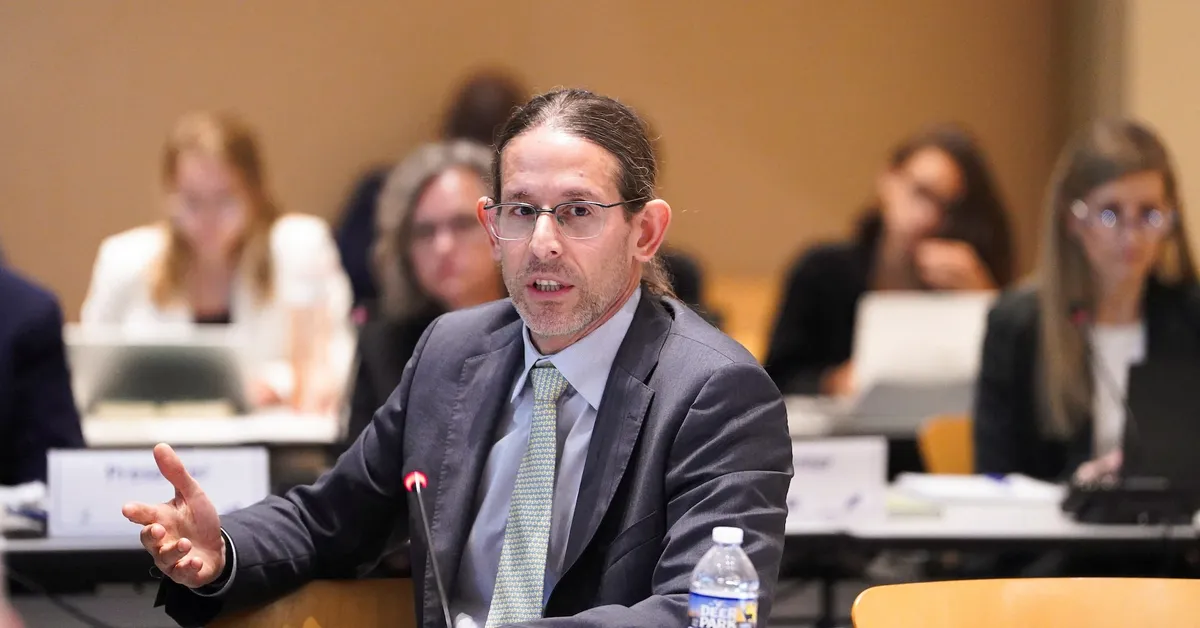 CDC Appoints Controversial Vaccine Critic to Lead COVID-19 Immunization Workgroup
