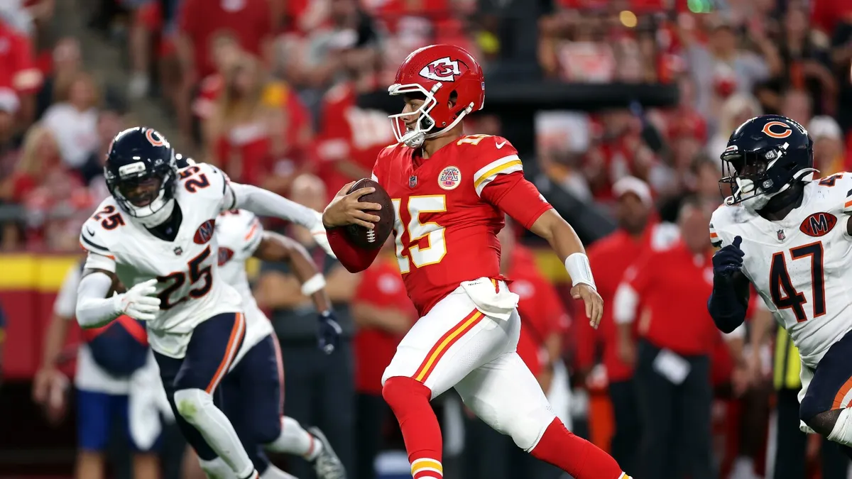 Chiefs’ Mahomes Shines as Preseason Strategy Defies Norms