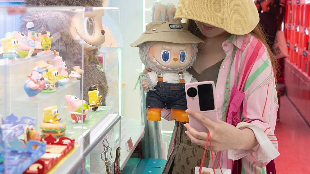 China Faces Economic Challenges as Consumer Prices Continue to Decline