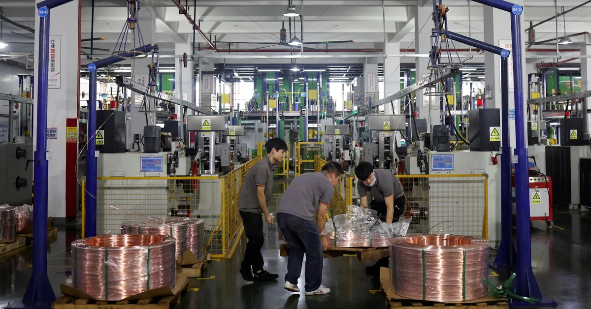 China's Manufacturing Slump Continues Amid Trade Uncertainty