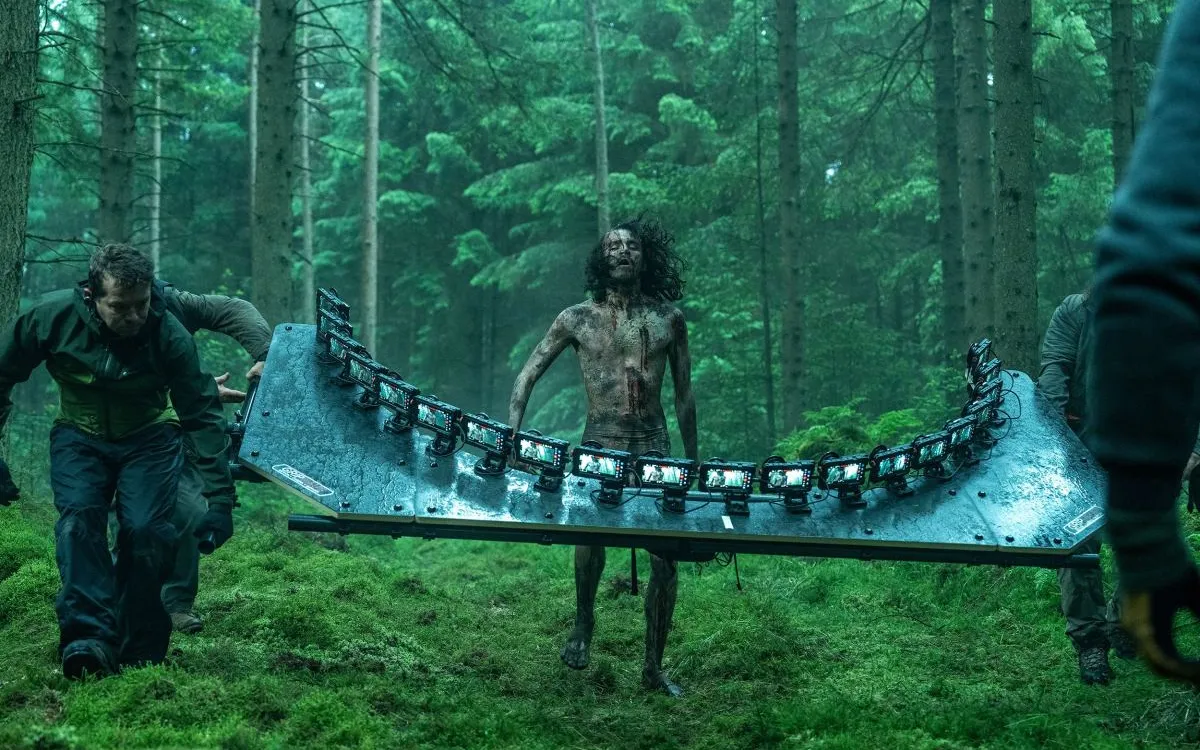 Danny Boyle's Revolutionary Filmmaking: From Canon to iPhones in '28 Years Later'
