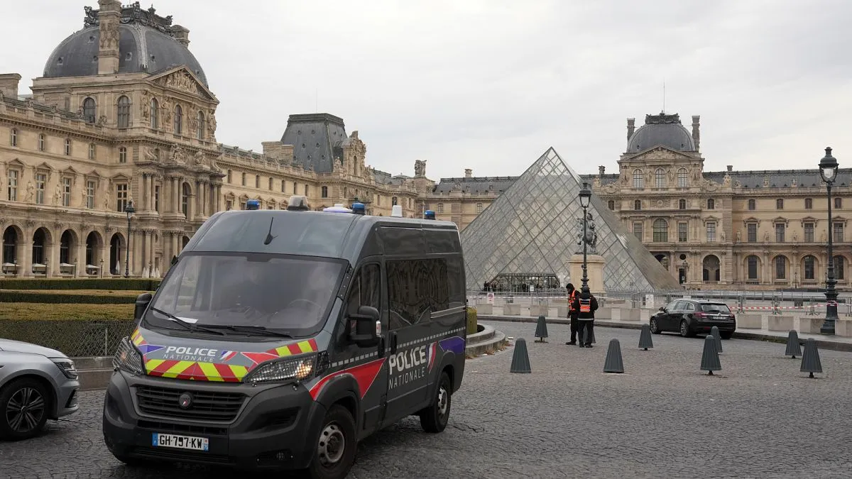 Daring Heist at the Louvre: Thieves Steal Crown Jewels in Bold Daylight