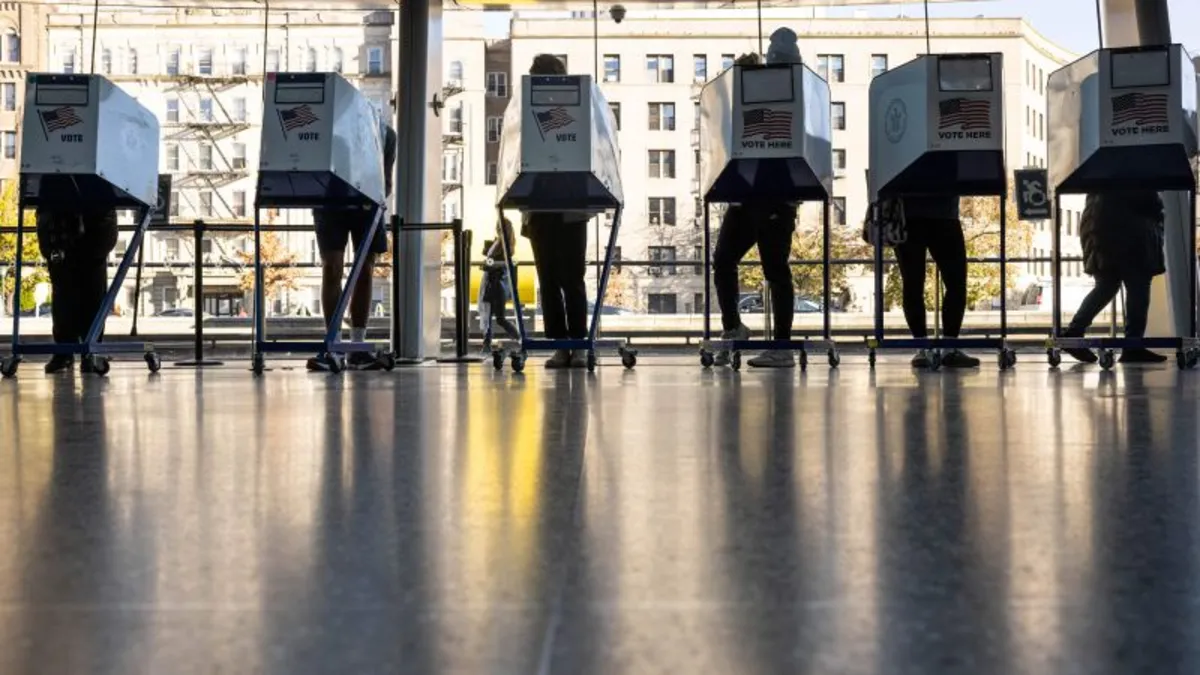 Democrats Surge Ahead: New Poll Reveals Strong Midterm Advantage Over Trump