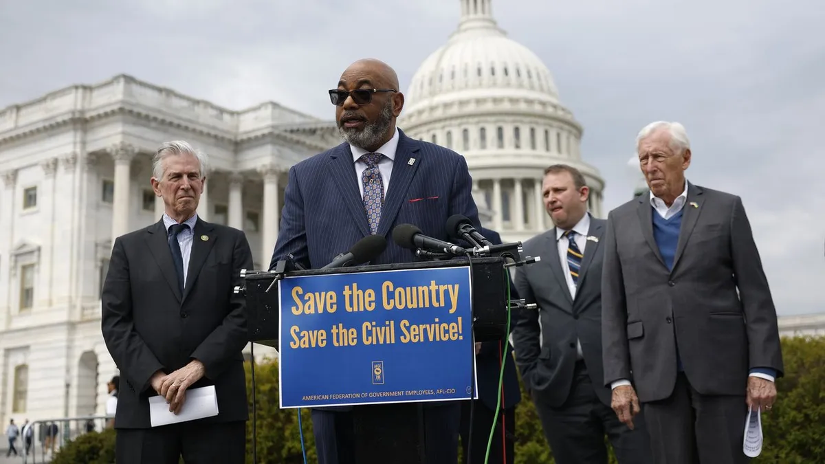 Democrats Unfazed by Major Union's Call to End Government Shutdown