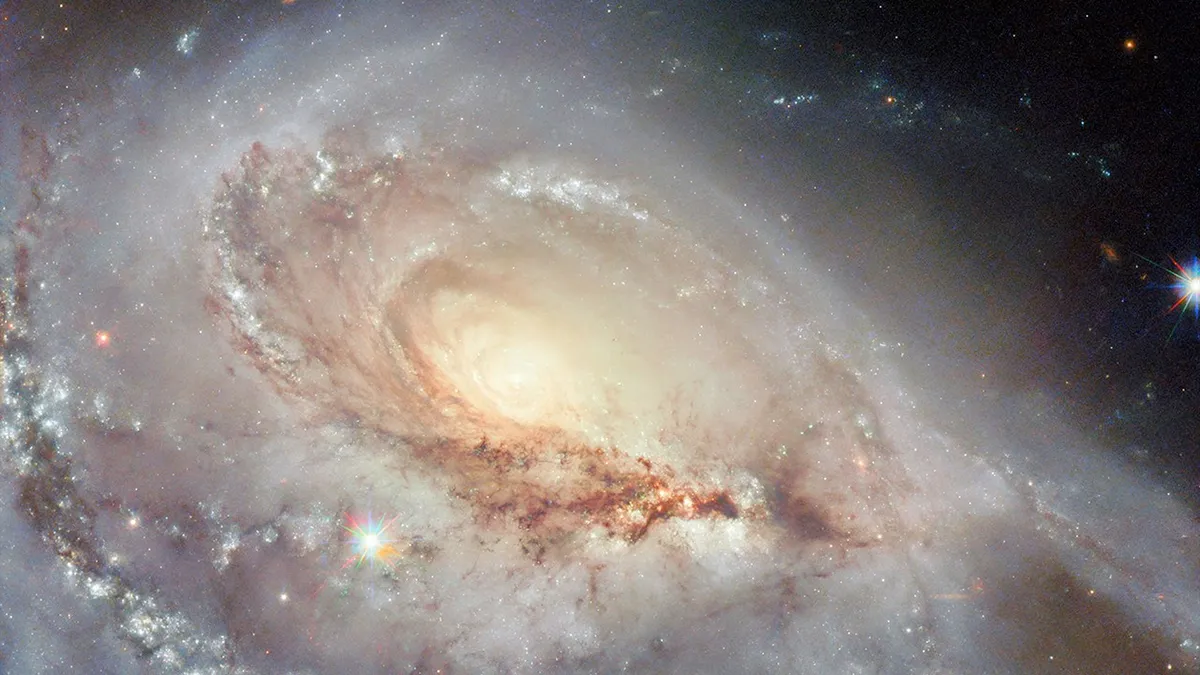 Discover the Stunning Beauty of Arp 184: A Peculiar Spiral Galaxy