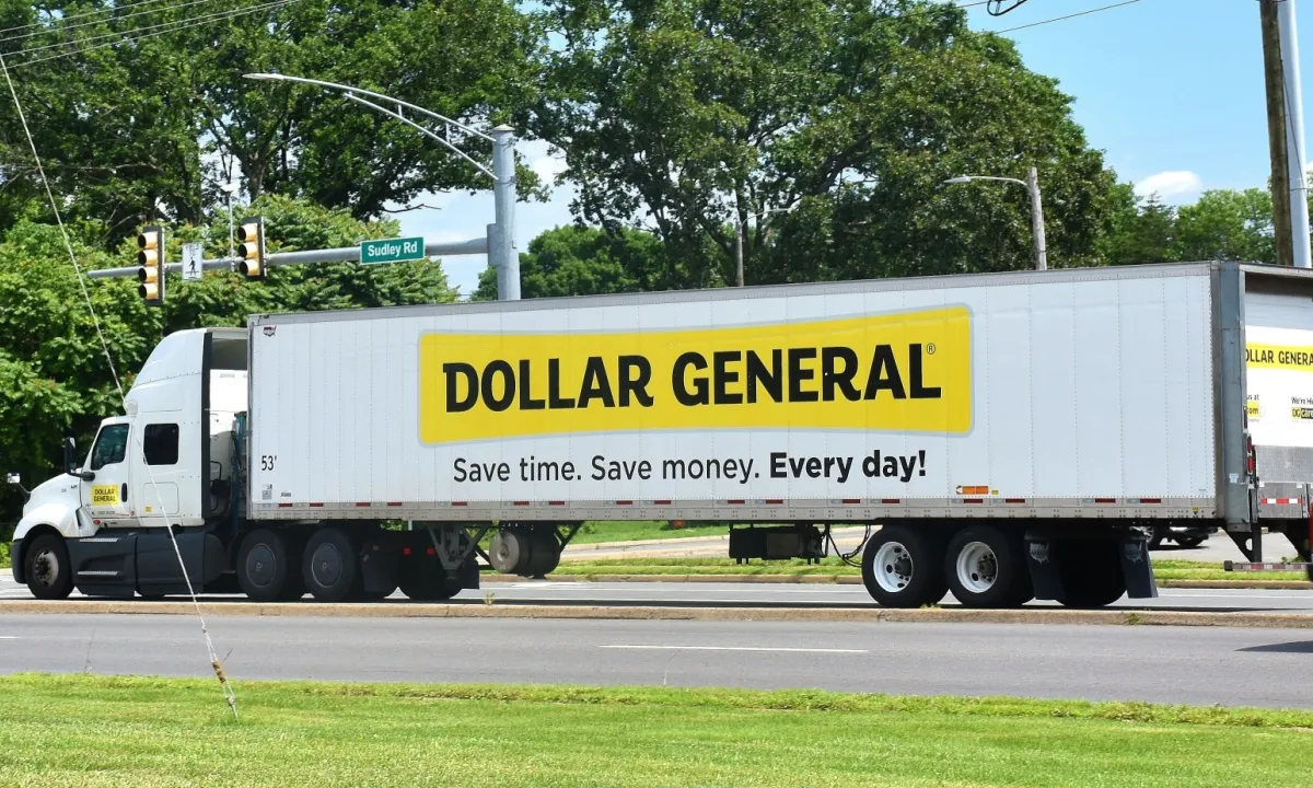 Dollar General's Sales Surge: How Higher-Income Shoppers are Driving Growth
