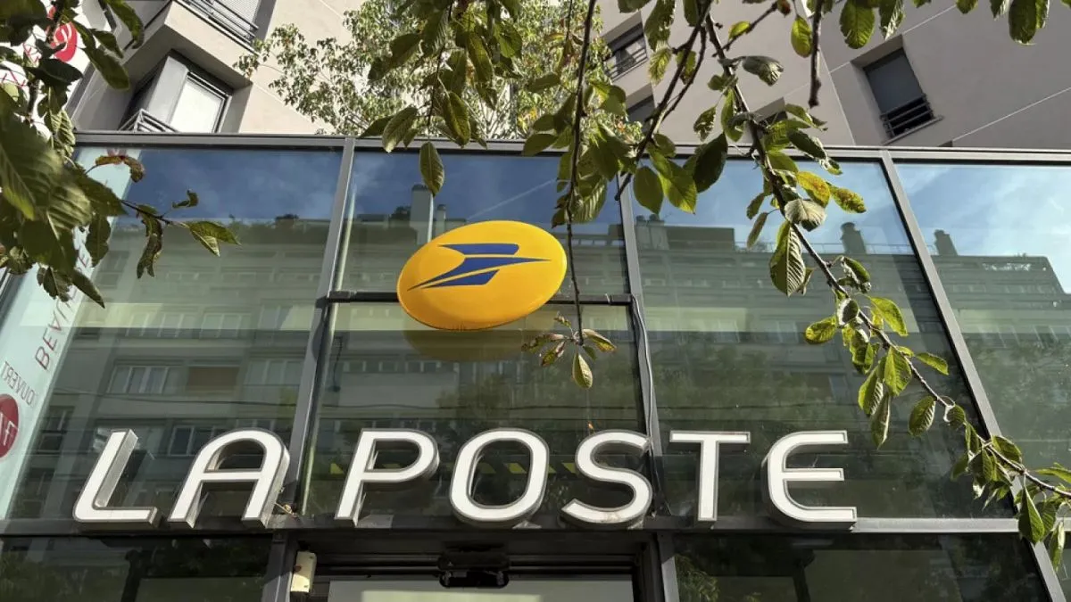 European Postal Services Halt Shipments to US Following Trump's Tax Exemption Scrapping