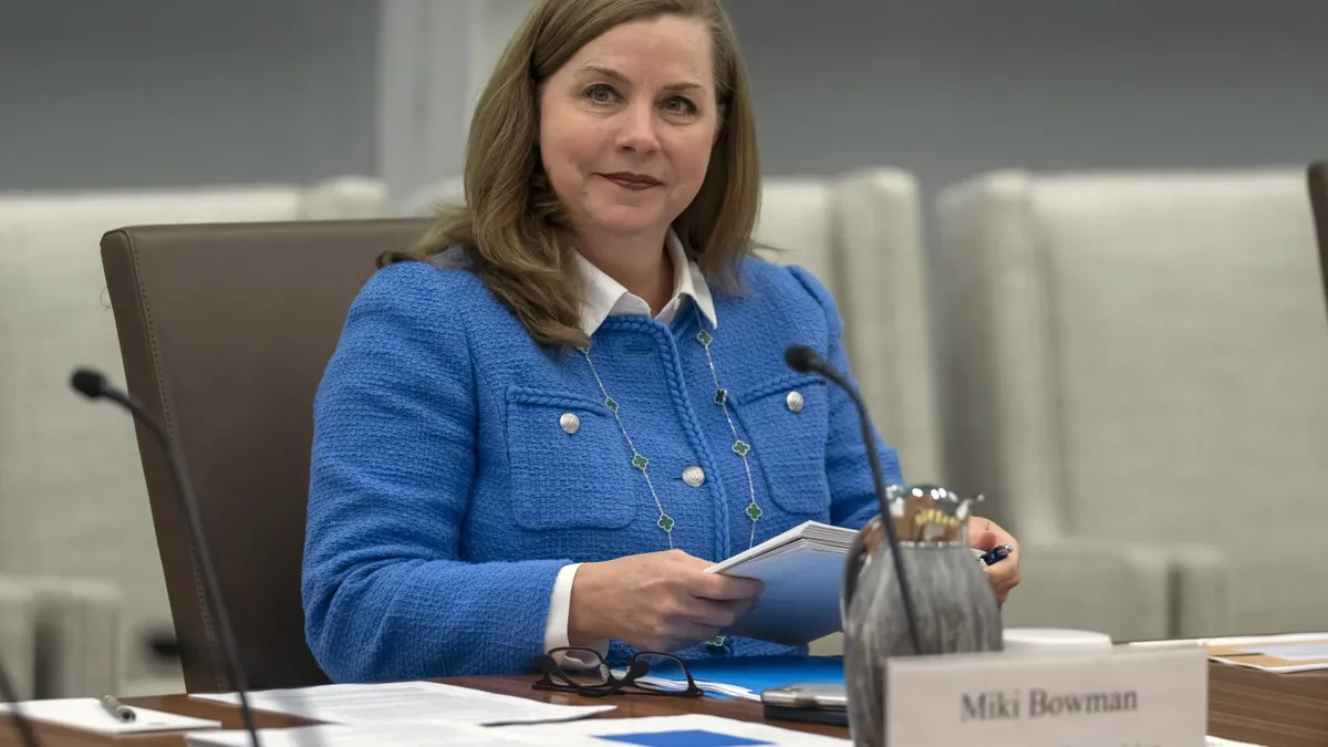 Federal Reserve Officials Push for Interest Rate Cuts Amid Weak Job Market