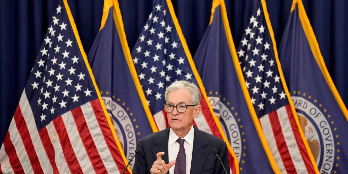 Fed's Rate Cut: A Tightrope Walk Between Economic Risks and Political Pressure