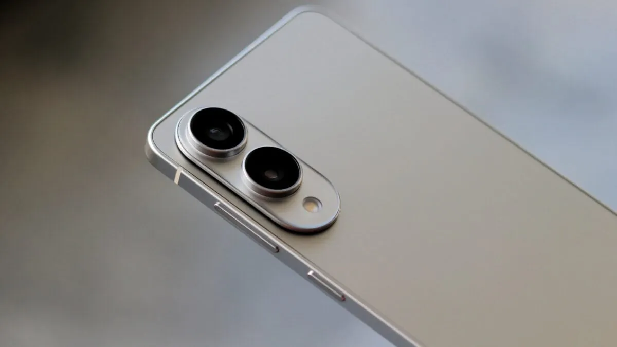 Galaxy S25 Edge vs. iPhone 17 Air: The Battle of the Slimmest Smartphones!
