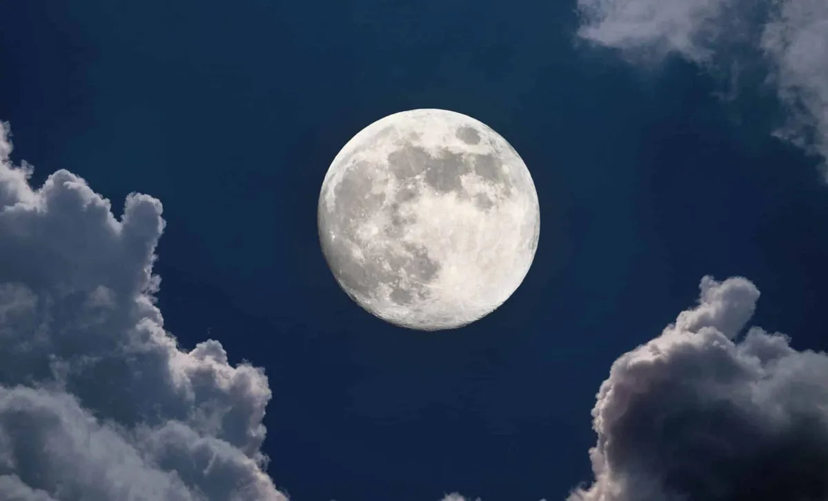 Groundbreaking Study Reveals Asymmetrical Moon Interior: Near Side Hotter Than Far Side