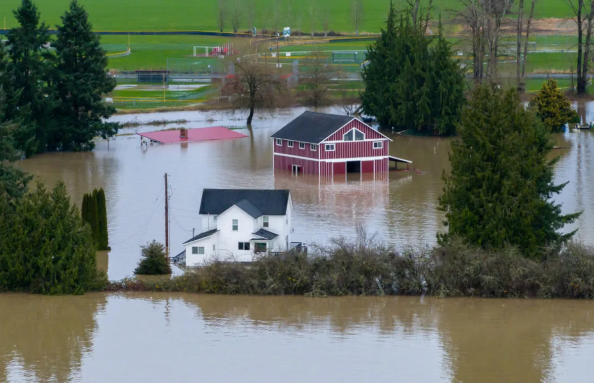 Historic Floods Devastate Washington State: Families Stranded and Evacuations Underway