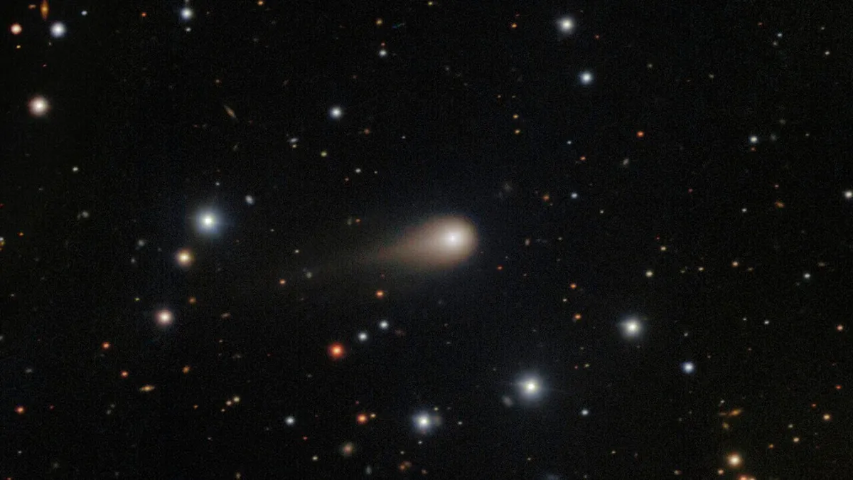 Interstellar Comet 3I-Atlas: A Stunning Cosmic Visitor with an Expanding Tail