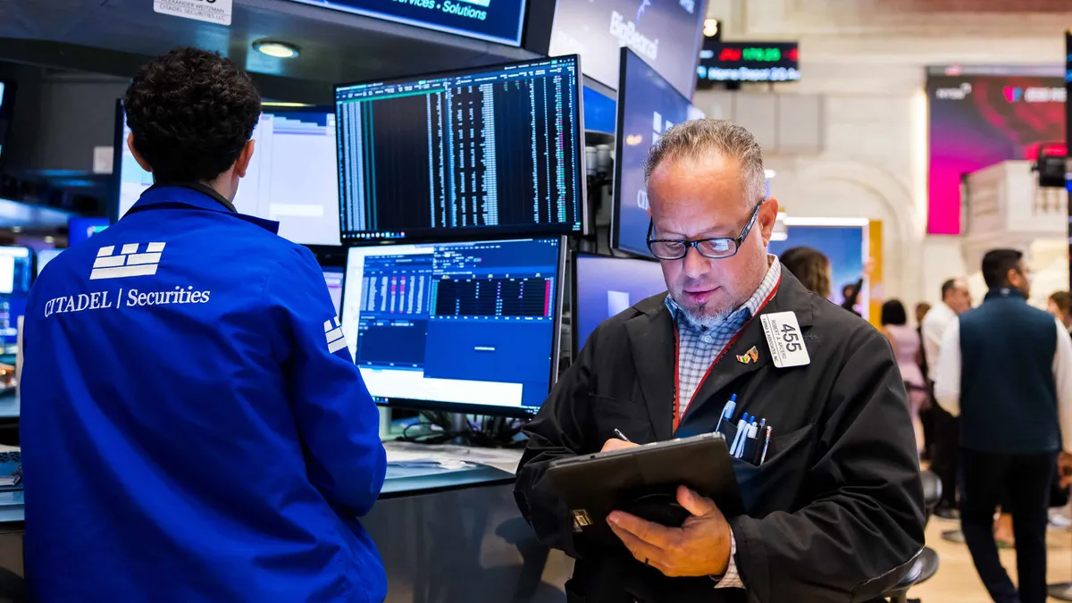 Investors Await Earnings Reports and Fed Insights as Markets Hover