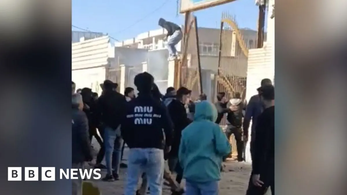 Iran Protests Escalate: Security Forces Clash with Demonstrators Amid Currency Collapse