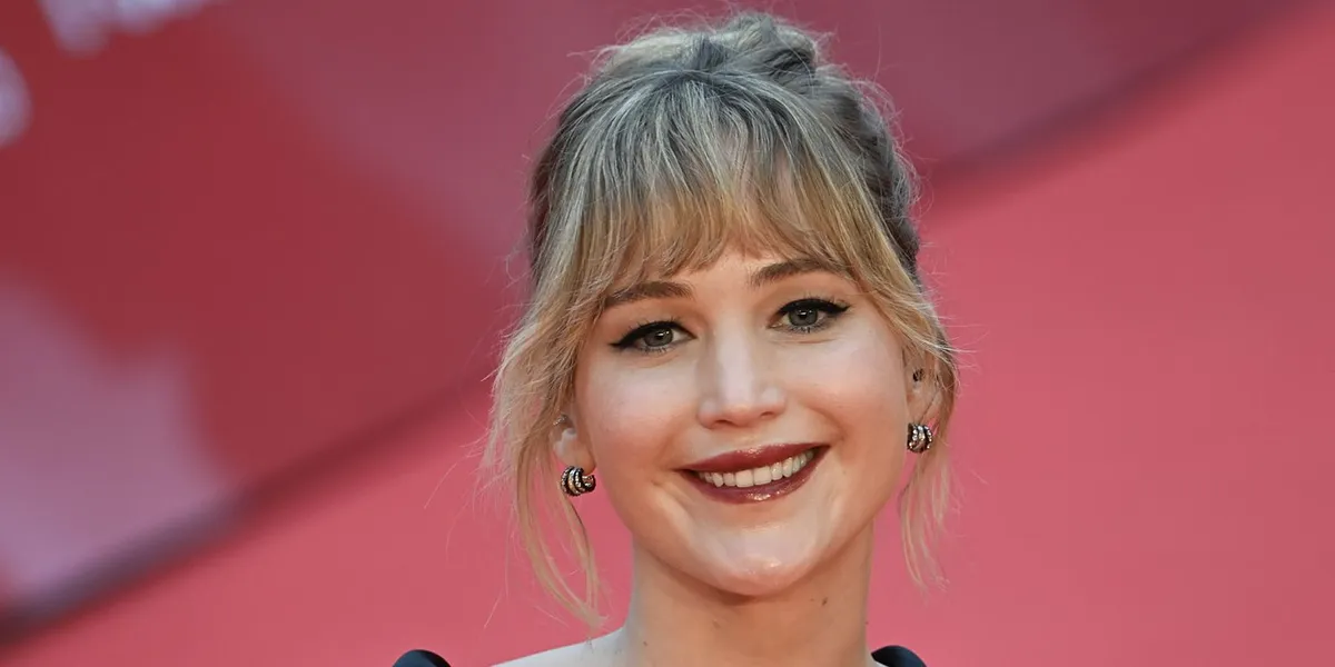 Jennifer Lawrence Dazzles in Dramatic Black Dress at 'Die My Love' Premiere