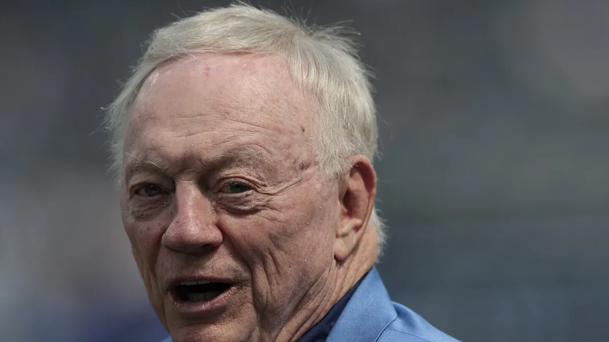 Jerry Jones’ Controversial Contract Negotiation Tactics Spark Outrage