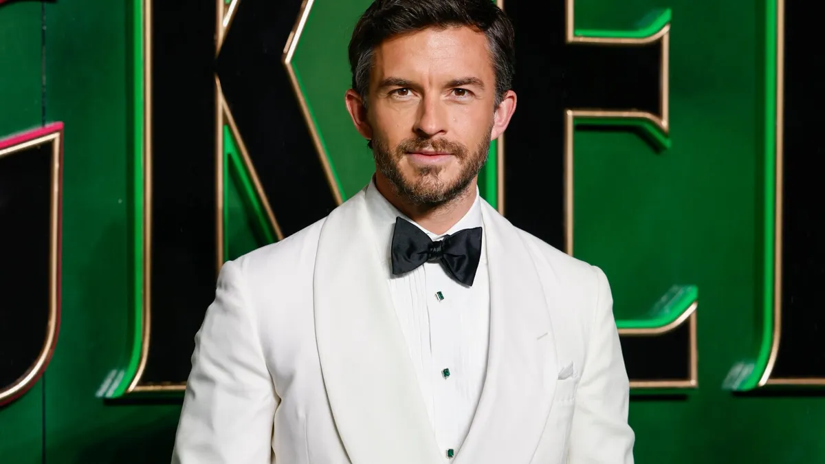 Jonathan Bailey Crowned People’s Sexiest Man Alive for 2025!