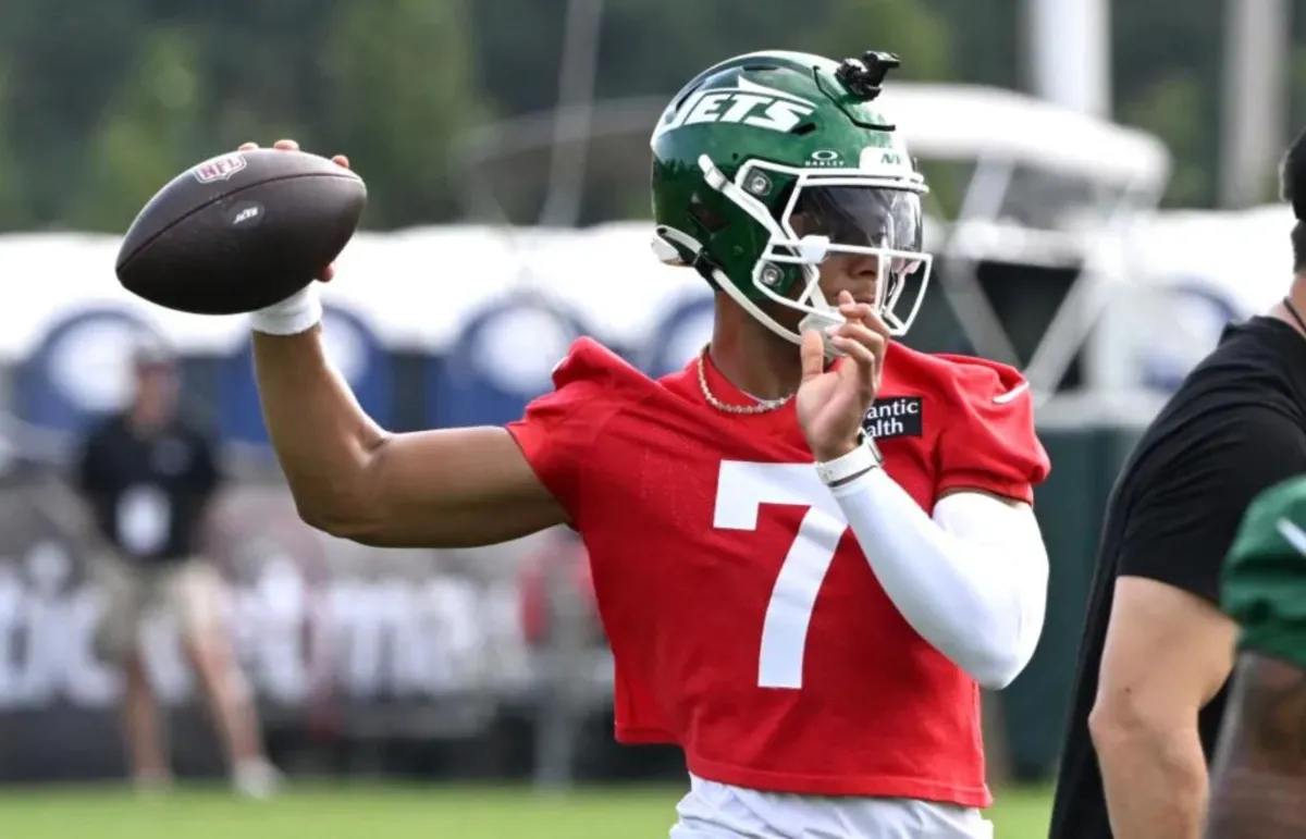 Justin Fields Shines After Injury Scare: A Promising Return to Practice