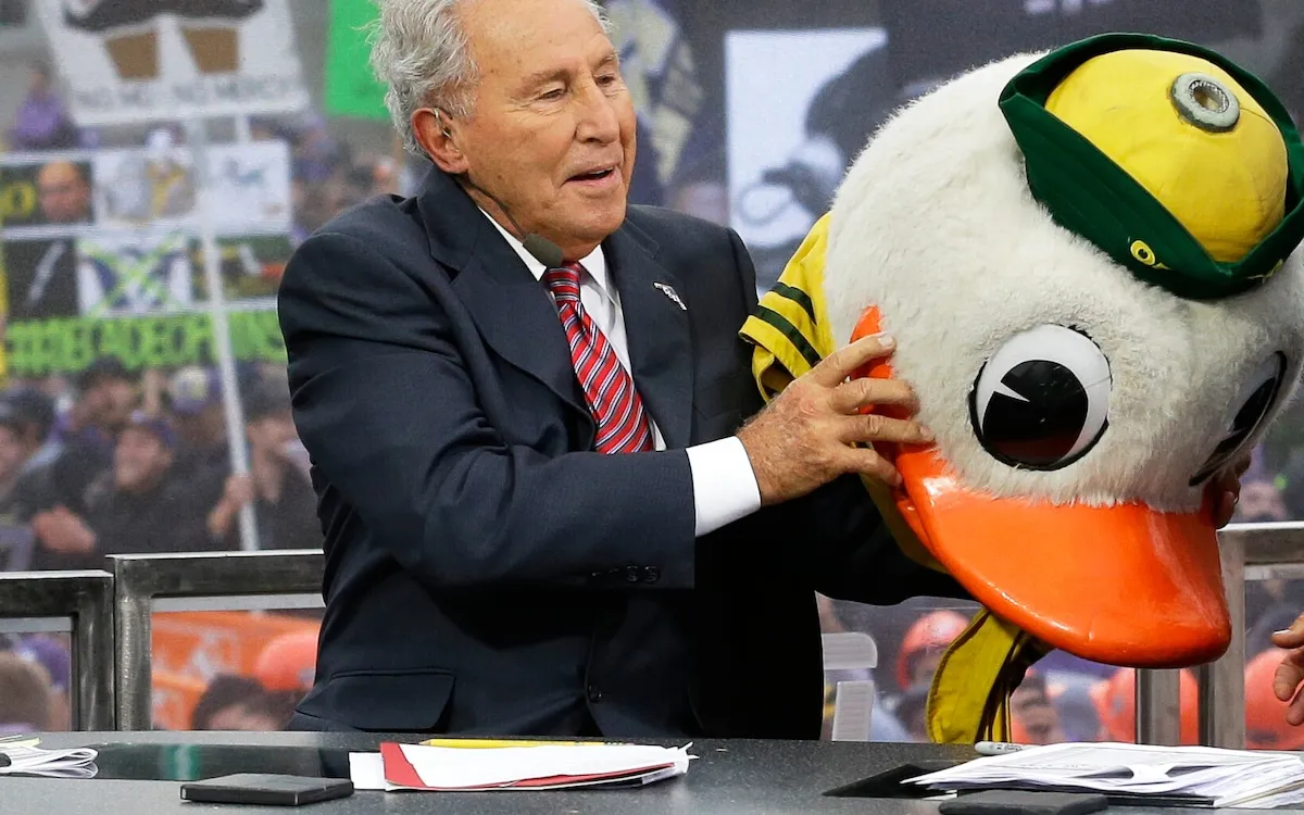 Lee Corso Bids Farewell: A Legendary Career Comes Full Circle on College GameDay