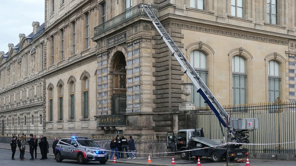 Louvre Museum Closed Amid Investigation of Potential Robbery