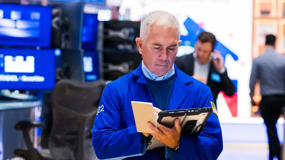 Market Takes a Breather: S&P 500 and Nasdaq Retreat Amid Ongoing Government Shutdown