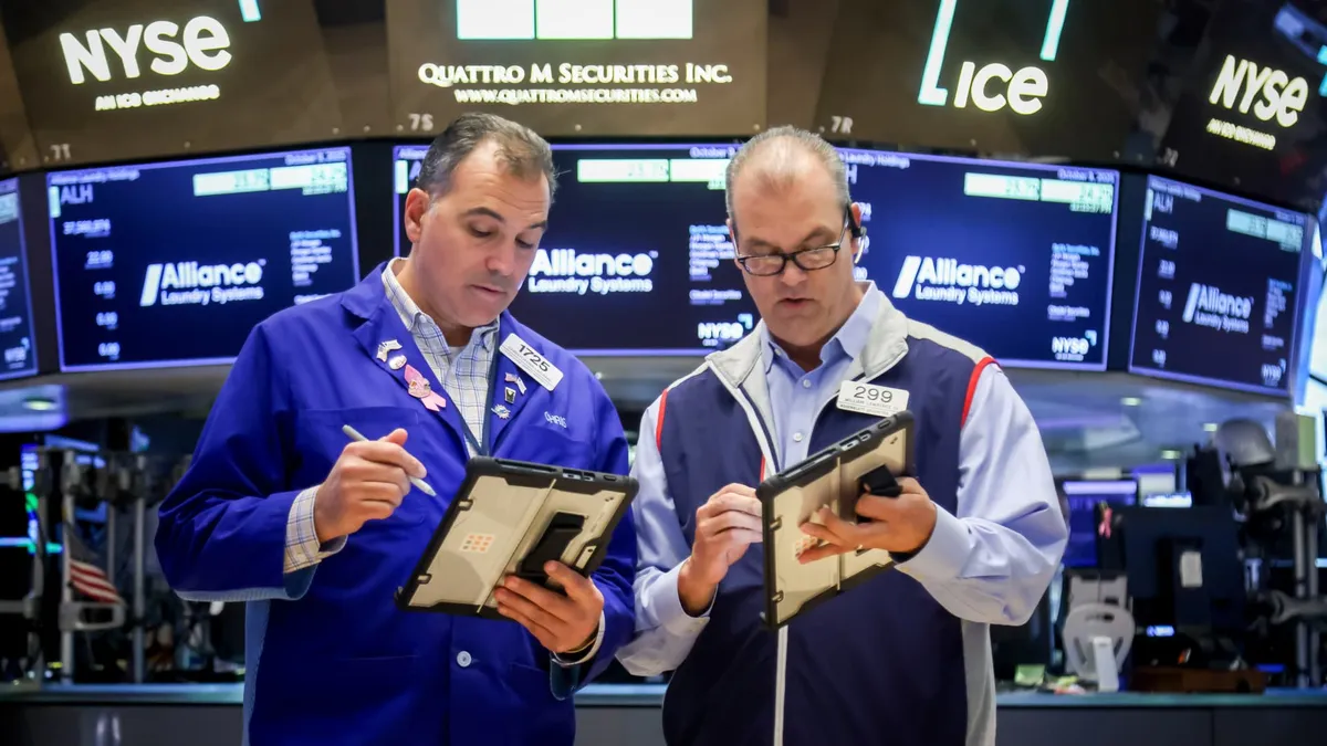Market Update: S&P 500 and Nasdaq Face Challenges Amid Government Shutdown