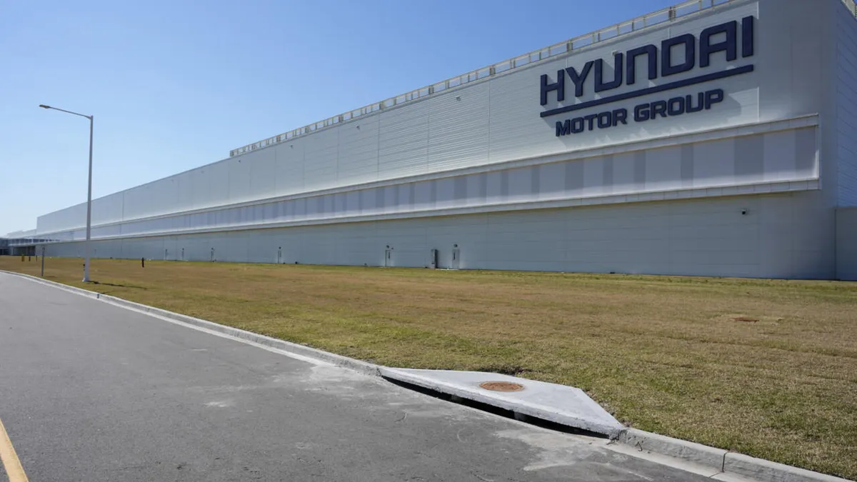Mass Arrests at Hyundai-LG Battery Plant: Over 300 South Koreans Detained in Major Immigration Raid