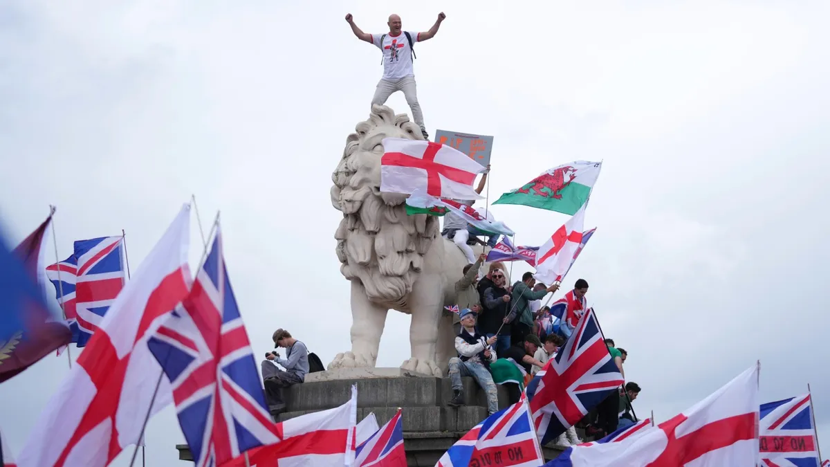Massive London March Organized by Tommy Robinson Turns Unruly