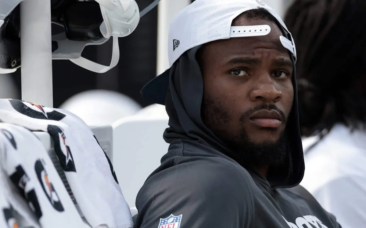 Micah Parsons Remains Silent Amid Contract Talks with Cowboys