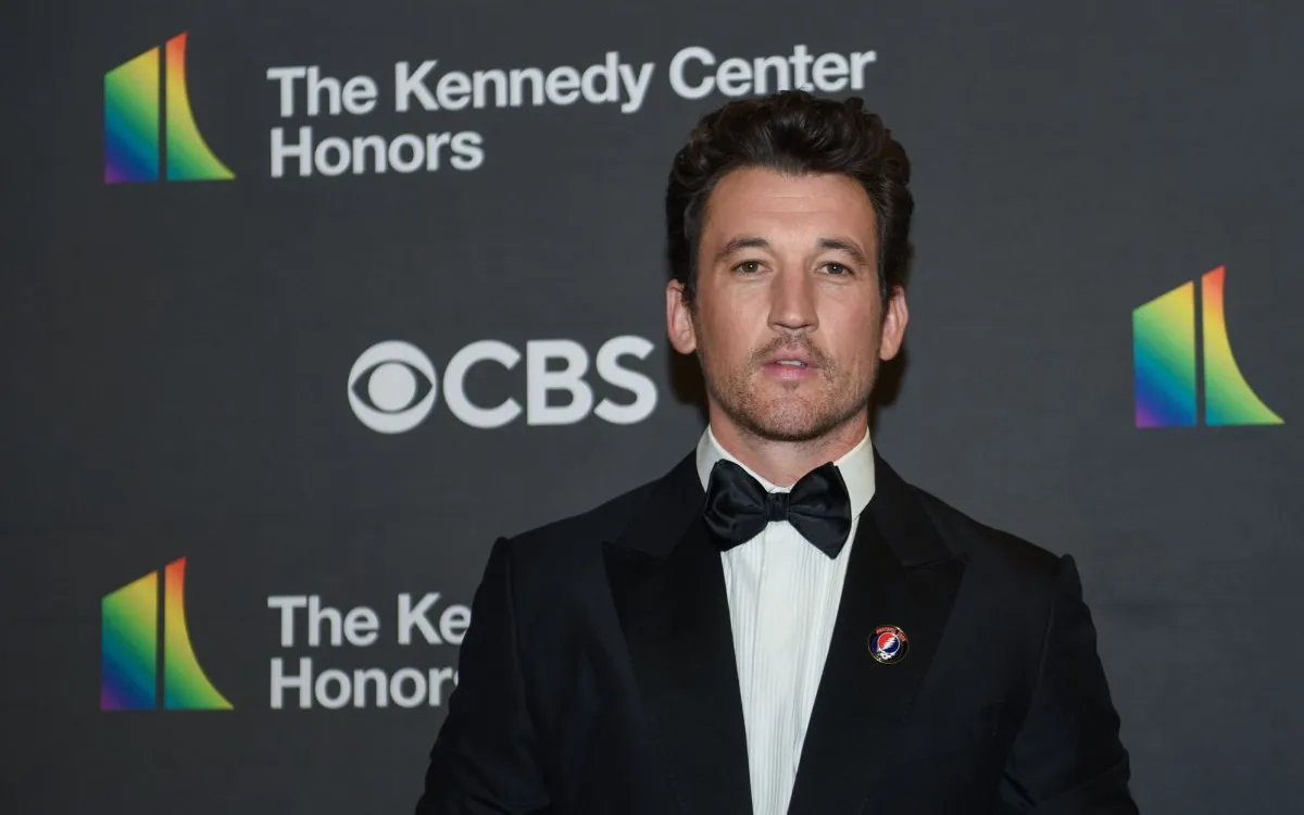 Miles Teller and the Property Brothers Redesign Trump's White House Ballroom on SNL