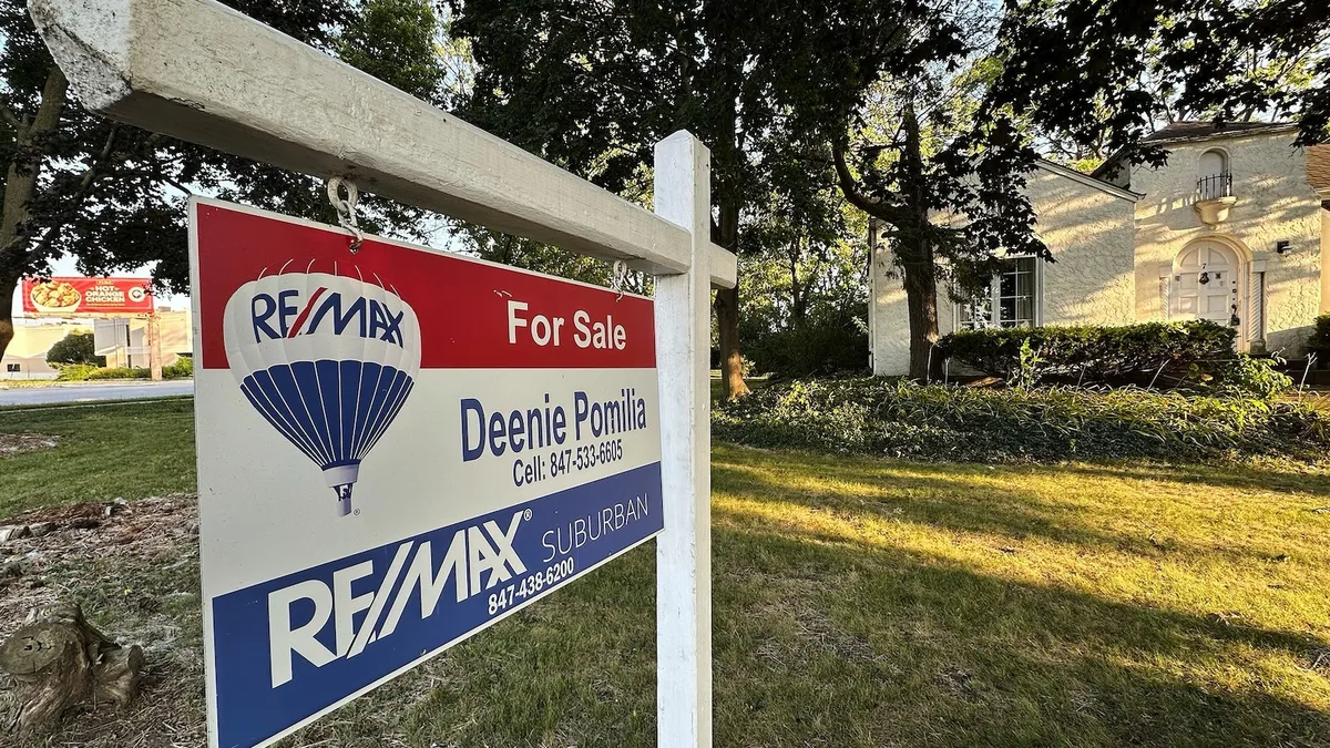 Mortgage Rates Plunge: Is Now the Time to Buy?