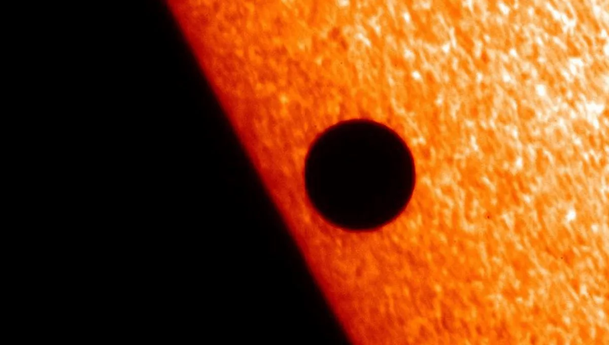 Mystery Comet 3I/ATLAS Sparks Alien Theories as It Approaches the Sun