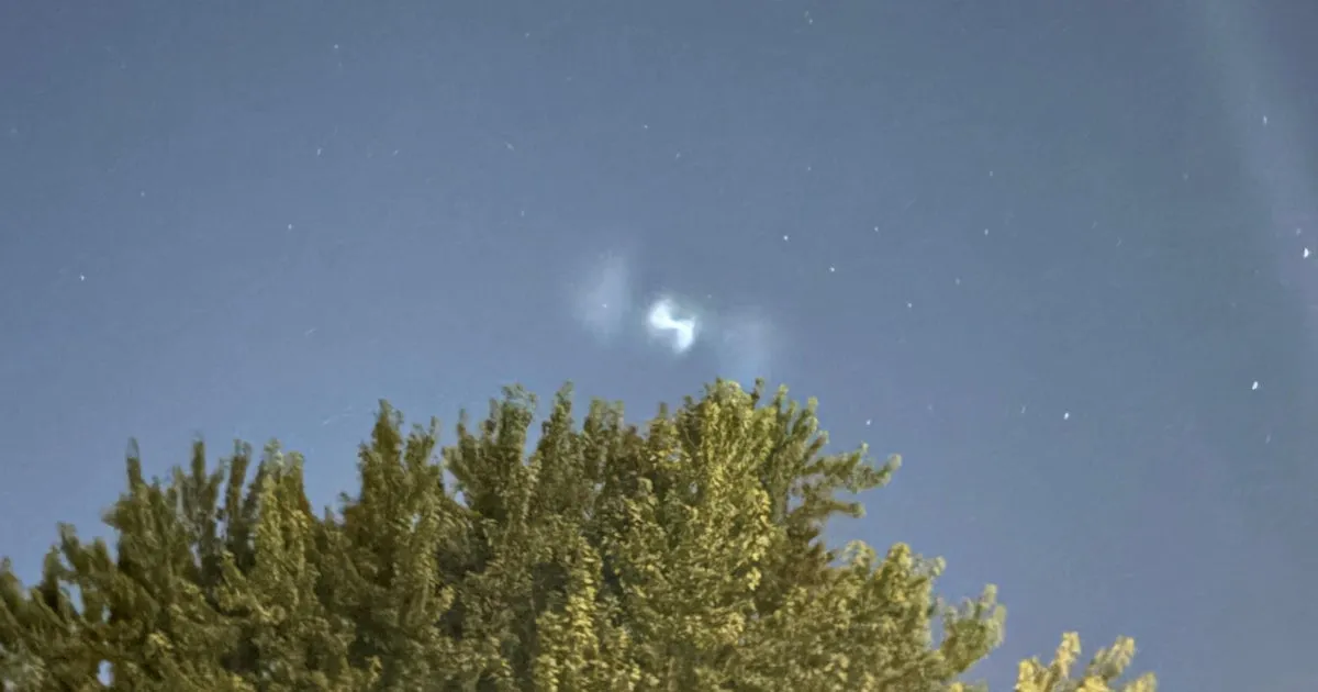 Mystery Light Over Minnesota: UFO or Rocket Launch?