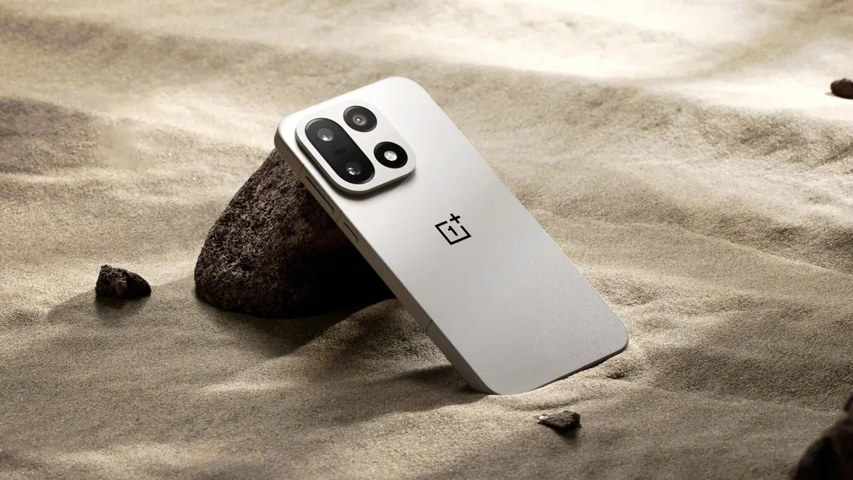OnePlus 15 vs Galaxy S26: Is OnePlus Winning the 2026 Flagship Battle?