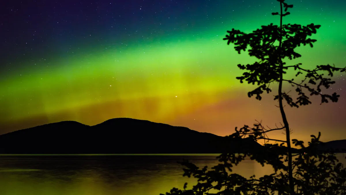 Prepare for a Spectacular Aurora Show Tonight Across 15 U.S. States!